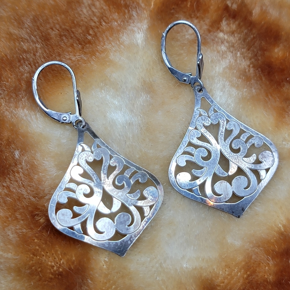 Elegant Vintage 925 Sterling Silver Filigree Spade Lever Back Earrings